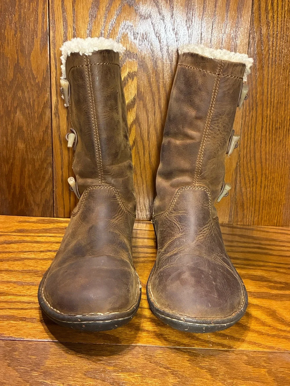 UGG Kona 5156 Leather Sheepskin Toggle Winter Boots Brown Women’s 9